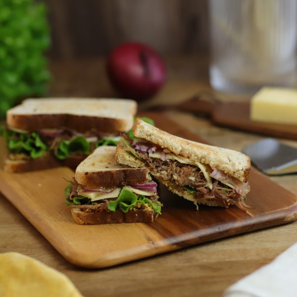 Club sandwich confit de canard confit d'oignon cantal